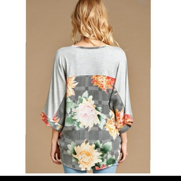 🟠Boutique Half Floral Top🟠 - Picture 4 of 4